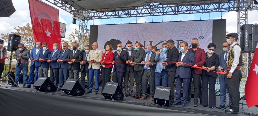 Ankara Konağı’na miting gibi açılış