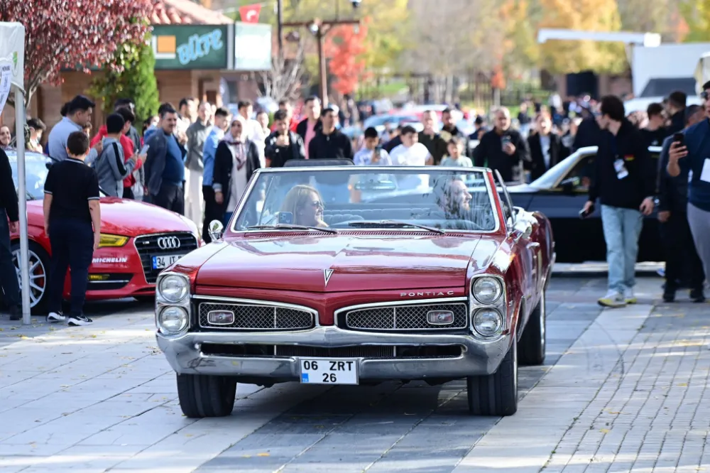 Klasik otomobil tutkunları Mamak’ta buluştu