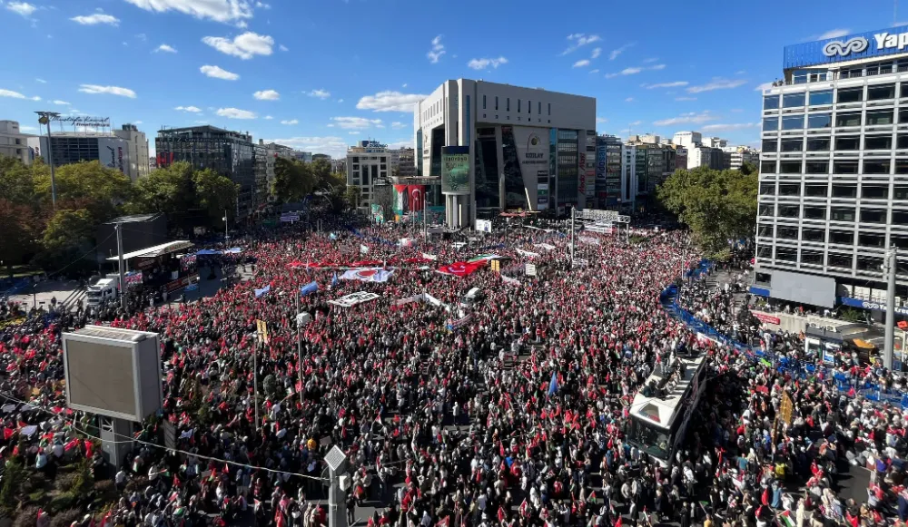 “Bugün Ankara’da 300 bin vicdan yerinden doğrulup ayağa kalktı”