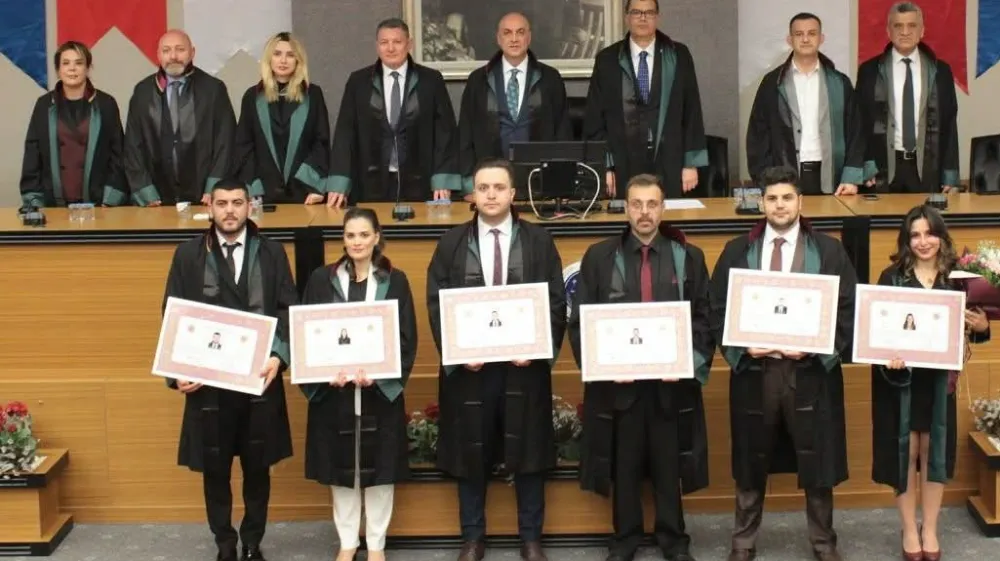 Genç avukatlar ruhsatlarını aldı 