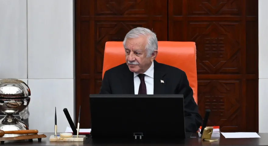 Provokasyona izin vermedi mikrofonu kapattı!
