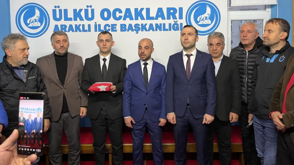 Araklı Ülkü Ocakları’nda bayrak değişimi
