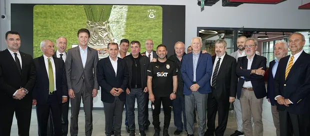 UEFA Kupası zaferinin efsaneleri buluştu