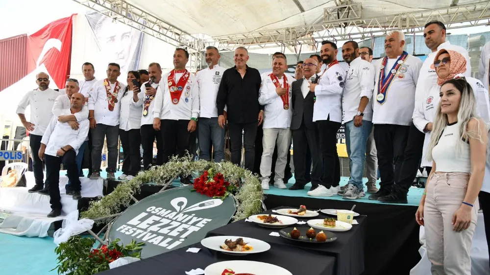 Üniversite öğrencileri lezzet festivalinde hünerlerini yarıştırdı