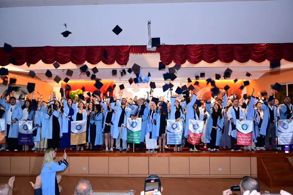 OSTİM Meslek Yüksekokulunda mezuniyet coşkusu