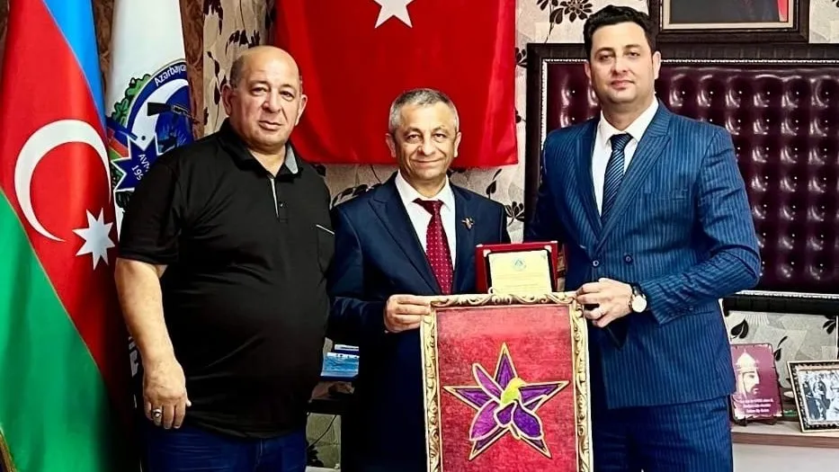 Prof. Dr. Himmet Karadal, Karabağ Şehitlerinin sembolü ile onurlandırıldı