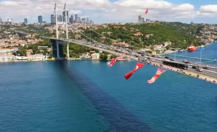 Nazlı Hilal Boğazda dalga dalga 