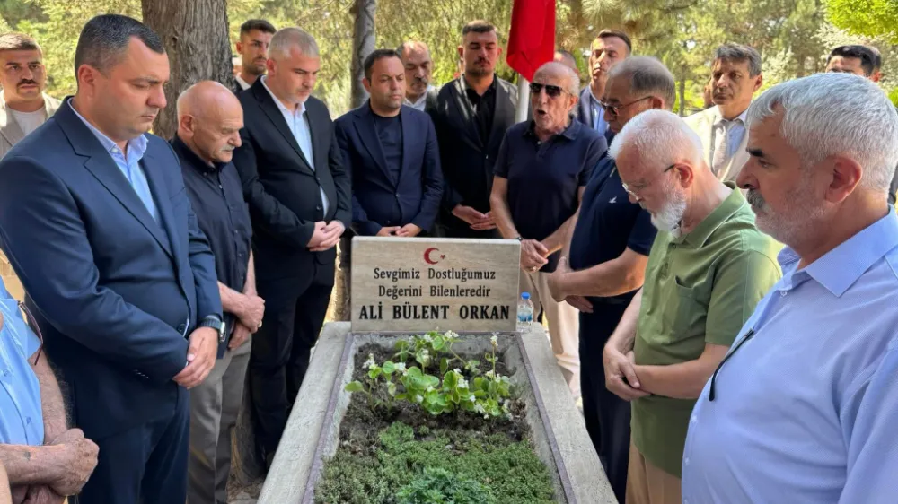 Ülkücü Şehit Ali Bülent Orkan’ kabri başında dualarla anıldı  