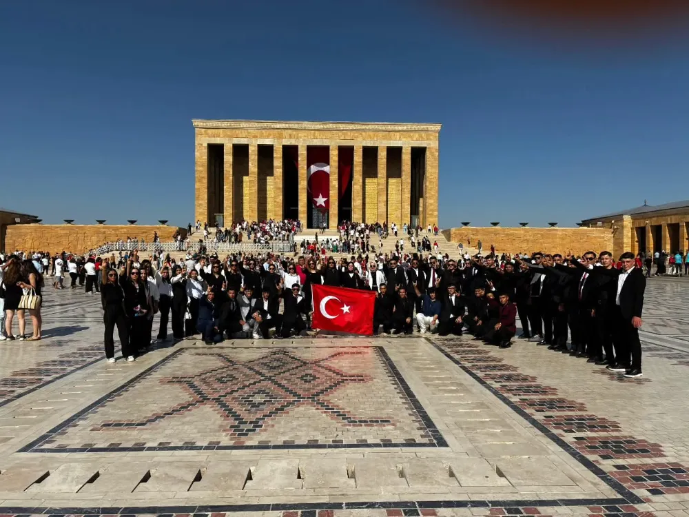 Ülkü Ocakları Şahinbey İlçeden Anıtkabir ziyareti 