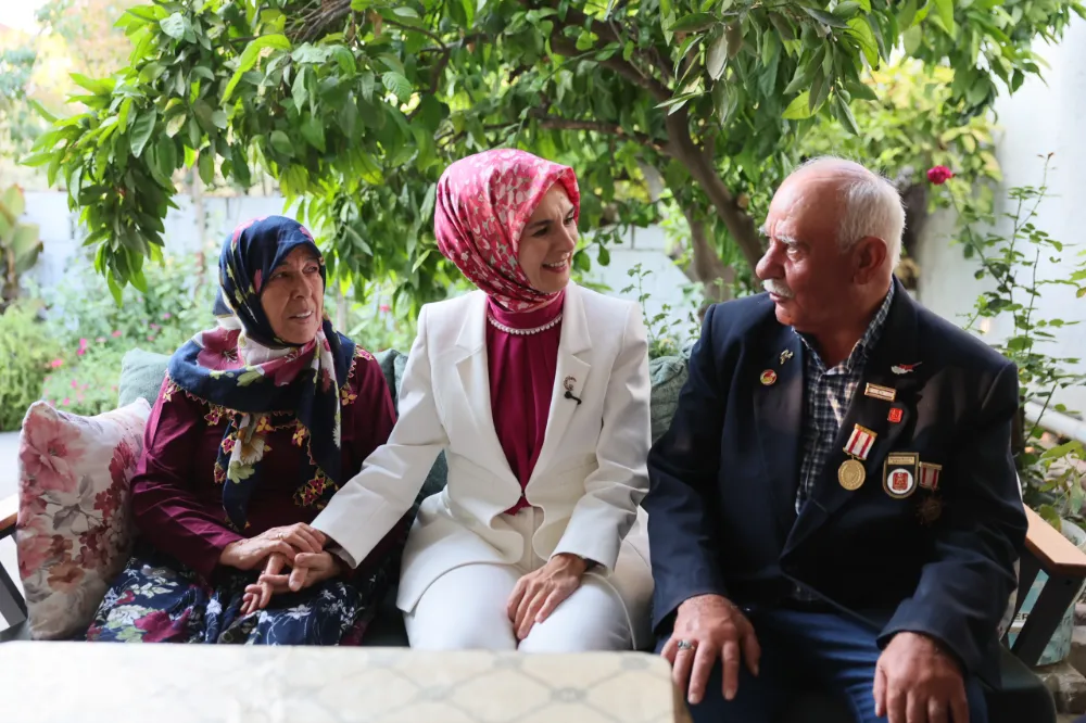 Bakan Göktaş, Kıbrıs Gazisi ve eşinin 48 yıllık yuvasına misafir oldu