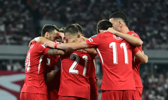 Bir zafer de futbolda bekliyoruz!