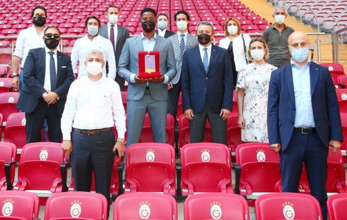 GSİAY`dan Donk`a yılın sporcusu ödülü