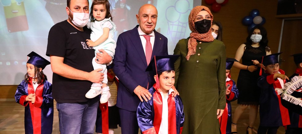 Gül Kreş Adası ilk mezunlarını verdi