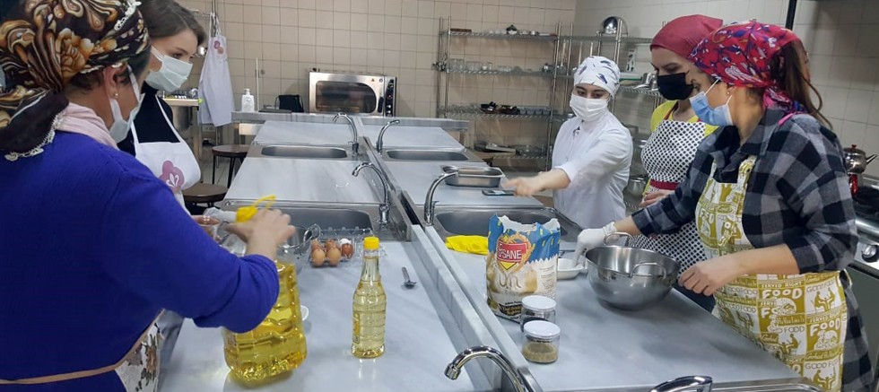 PASTACI ÇIRAKLARI ÇANKAYA?DA YETİŞİYOR    